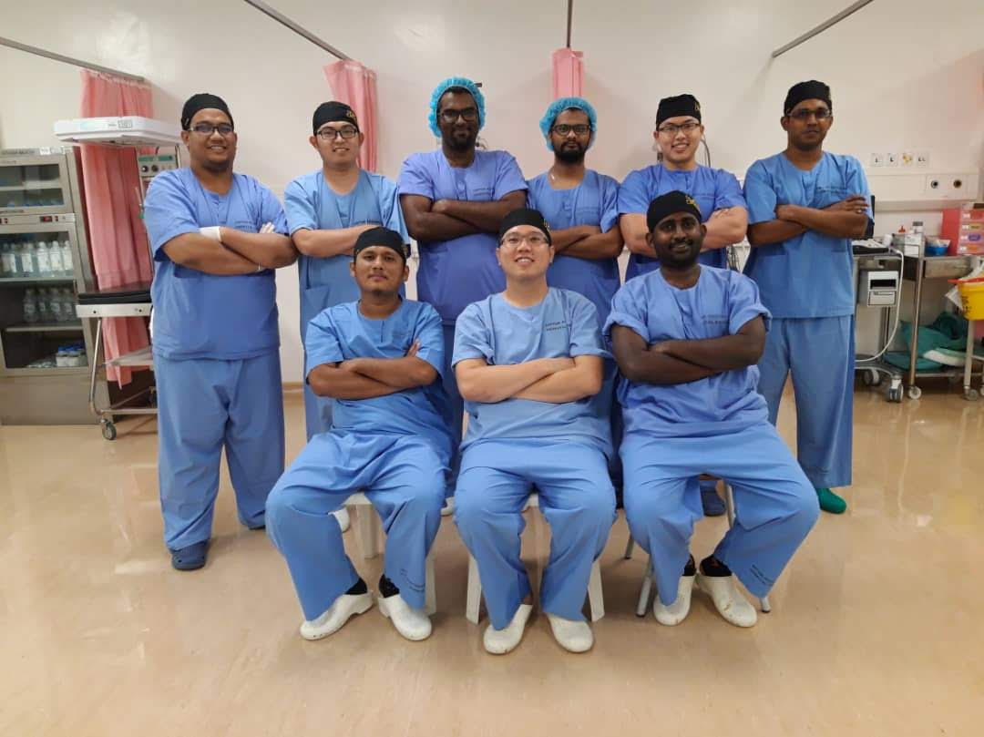 Dr Shaharil with orthopaedic colleagues in the clinical unit